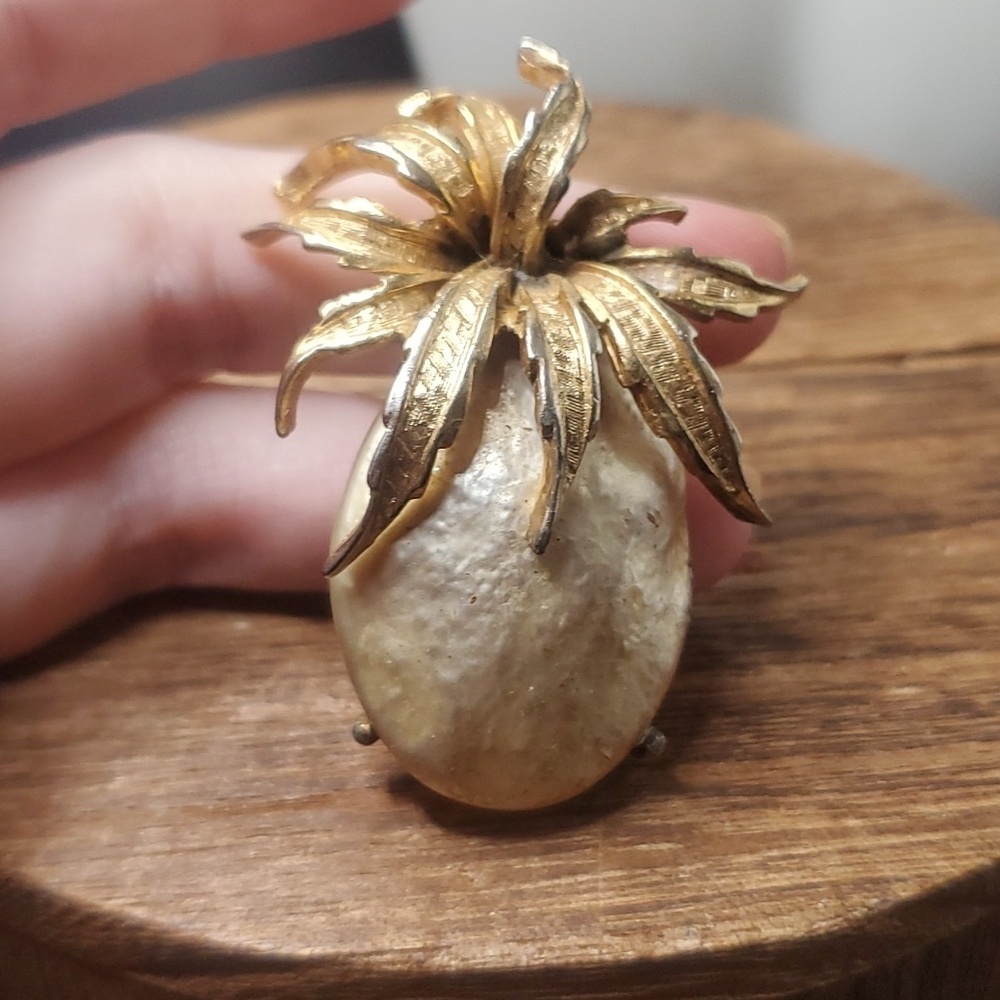 B802 baroque pearl pineapple brooch‎ estate